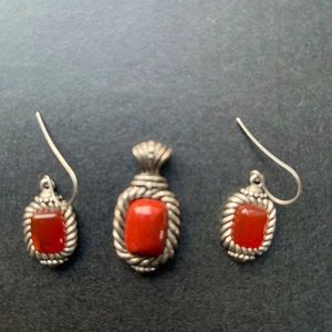 Set of earrings and necklace slide